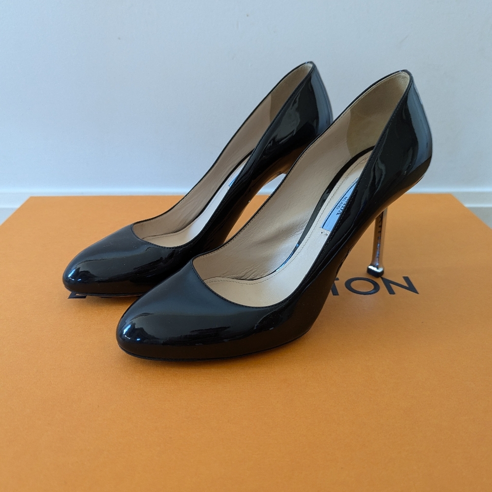 Prada Patent Heels. Excellent Condition. US size 7.5. EU size 38.